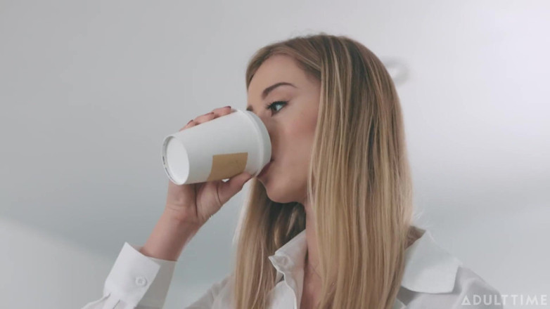 Adult Time: Adult Time - lesbische praktikantin Haley Reed verführt chefin kenzie taylor...