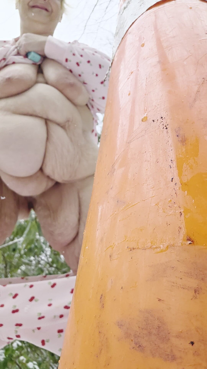 HerculesnVENUS: Ve sněhu, ona se nestará v lese nahá bez spodního...