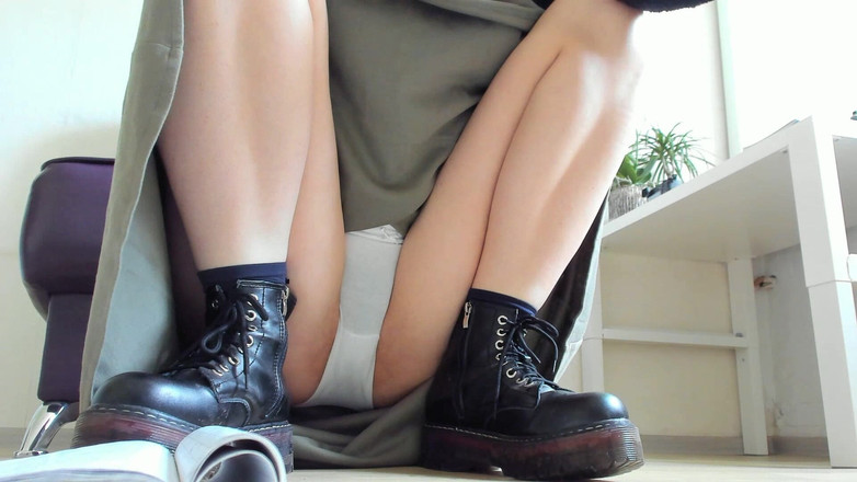 Rarible Diamond: Довга спідниця і брудні чоботи