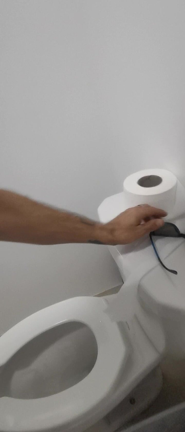 NeatGame458: पुरुषों का सार्वजनिक वॉशरूम मुझे बहुत कामुक कर रहा है