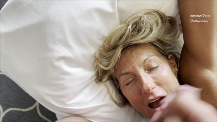 InternalDrive: Cette soumise adore les mots cochons avec un facial