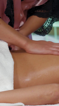 Vanessa Opens Her Legs Wide for Her Masseuse
