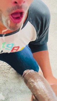 Afroblackxxx dává nemilosrdný orál Deepthroatxxl