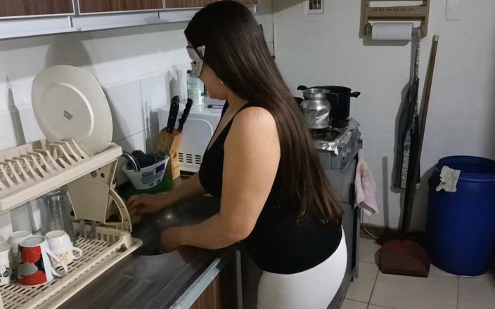 Mike Franco: 부엌에서 좋아하는 새엄마를 따먹는 섹시한 새엄마 1-2