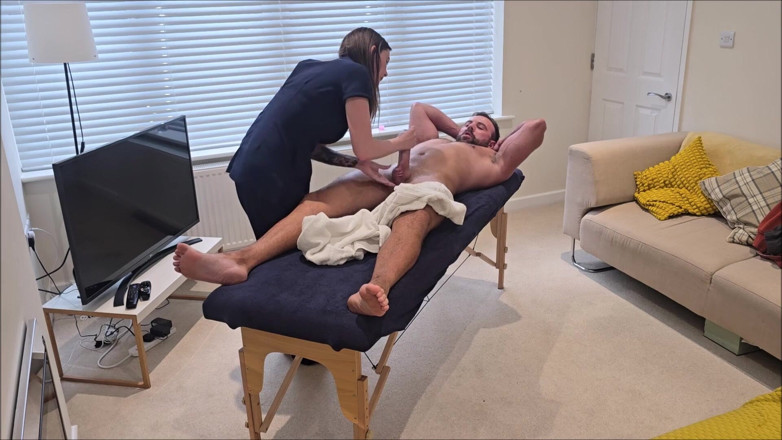 MassageRoomX: Masöz bana gerçek becerilerini gösterdi