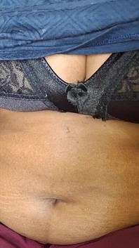 Asyalı orta yaşlı seksi kadın birine ihtiyaç duymaya karşı koyamıyor viral video