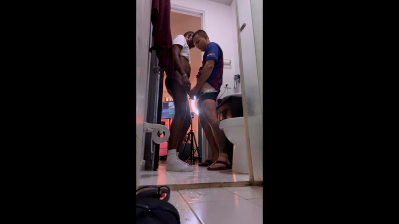 Gigi Prince: Dois Amigos Ativos E Se Tocam Nos Paus Grandes Um...