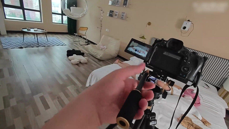 Asian bondage: Fidanzata che fa giochi di ruolo con bondage con corda,...