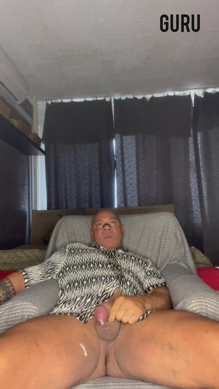 Mr. Guru: Mr Guru. Sexy Body Builder Wank at Home