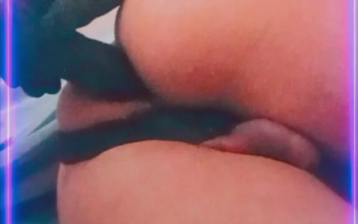 Laratransexualbarcel: Putting the Vibrator up the Ass