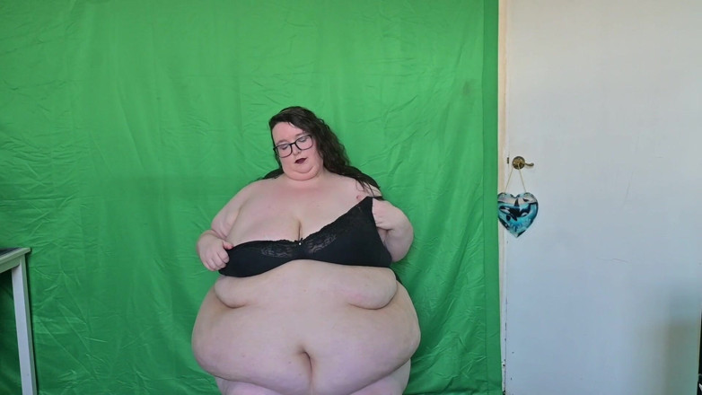 SSBBWLadyBrads: Sexy Goddess SSBBW Strip and Shake