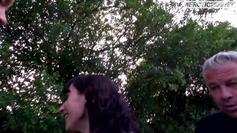 MMV Films: Mulher e dois caras fazem sexo ao ar livre e...
