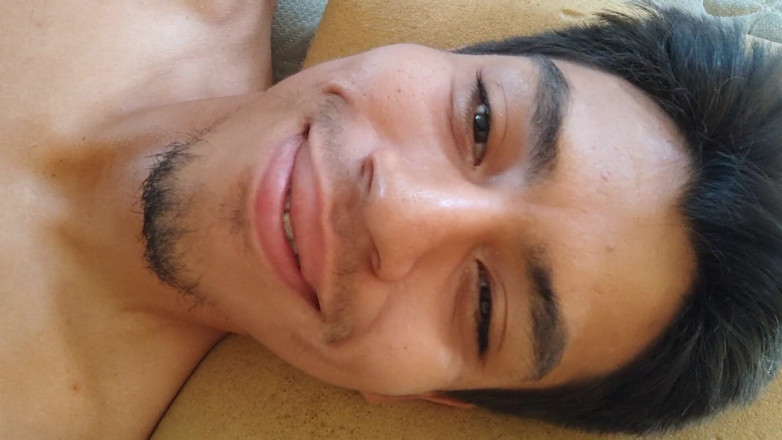 AlexAlejandro13: Il risveglio mi sta facendo venire duro il cazzo