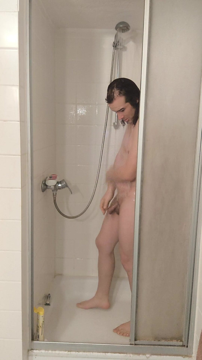 JanineLang: Duschen, Rasieren, Abtrocknen Und Hormone Nehmen.