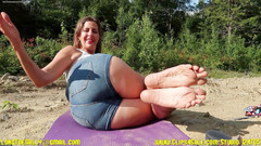 Long Toe Sally Big Buns: Opálená od hlavy až k patě