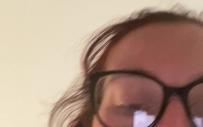 Hornywife: Evli kadın boşalıyor