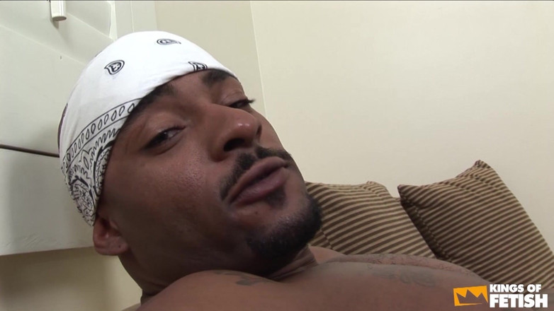 Inter-racial: Quente negra e meninas brancas gritam enquanto fazem todos os...