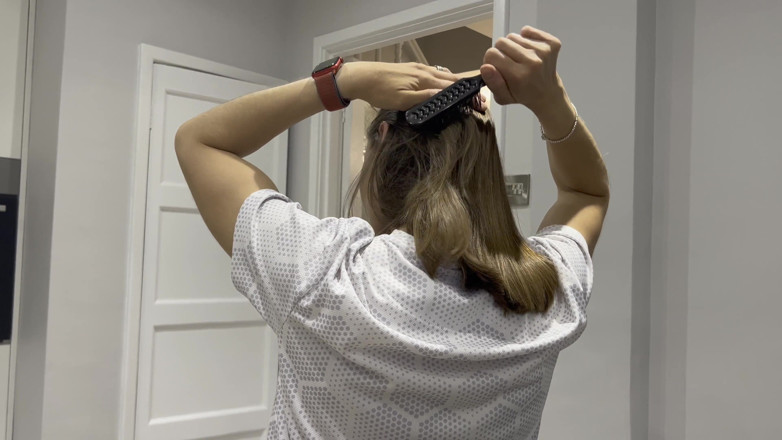 Wamgirlx: Spazzolatura dei capelli