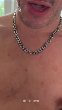 操一个斯拉夫人多毛的屁股——深喉和裸背拍打