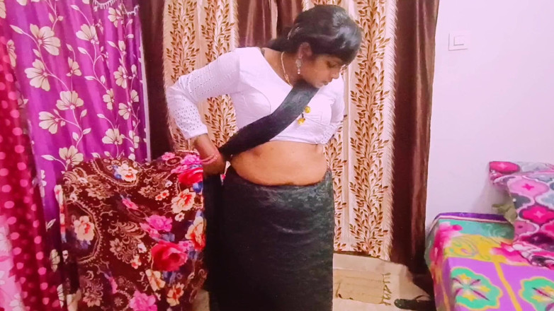 Telugu honey lips: Betrügender sex, schöne schwarze sari-hausfrau fickt leider den vater des...