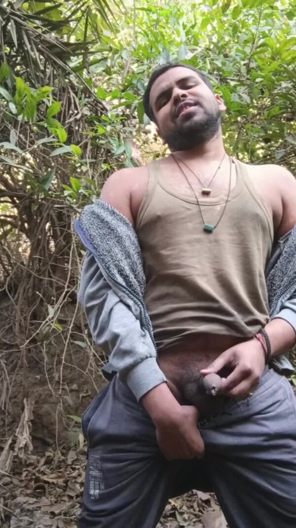 IsmaatDeva: Kencing di hutan terangsang