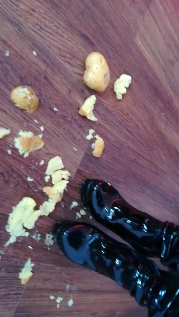 Lady Daniela -: The lady in beautiful boots crushes potatoes