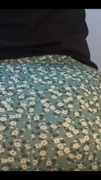 Schwiegermutter mit dickem arsch lässt mich sie berühren, bevor ich mein sperma in ihrer leckeren muschi lasse