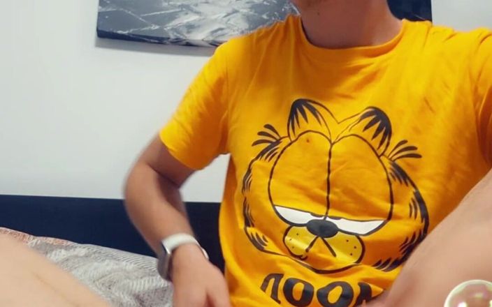 The college boy: Student obraznic face un videoclip cu spermă pentru tatăl său