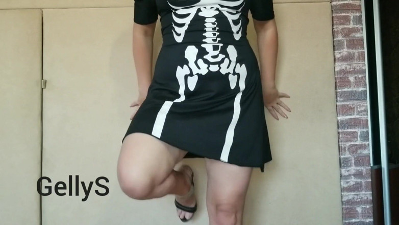 GellyS: Sexy Gelli masturbates in a witch costume