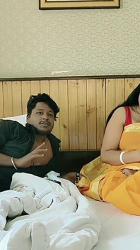 Bhabhi 제발 옷을 벗어! 통통한 바비 섹스