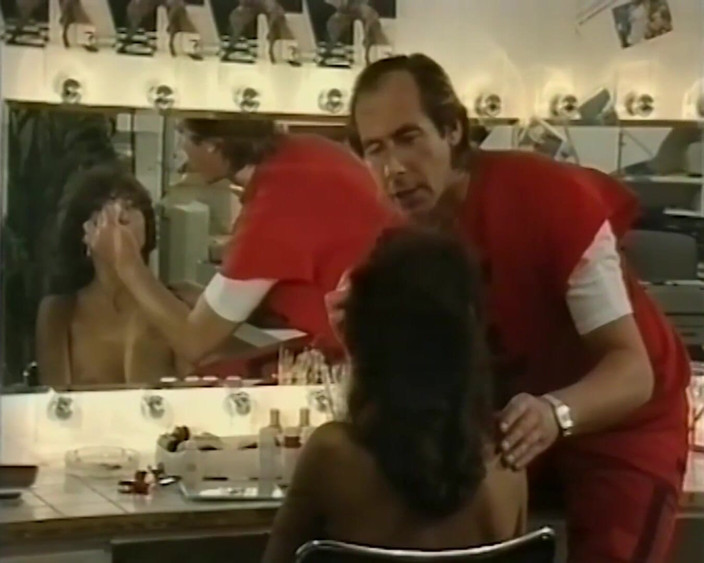 Vintage Climax: Blowing her photographer on her work day