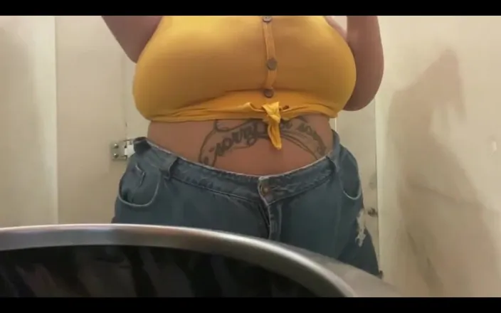 Mary Jhuana: I Love a Public Restroom to Show off - Mary Jhuana