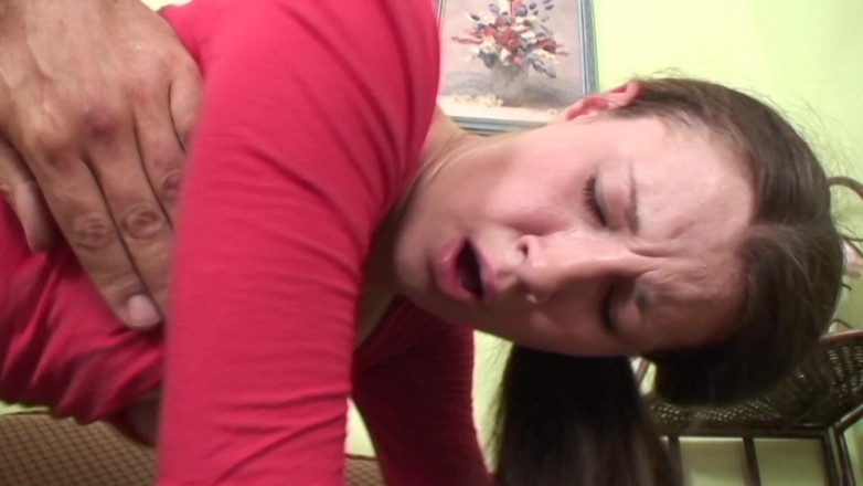 Deutsche Omas: hot girl moans in pleasure as she rides a long...