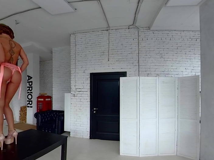 StasyQVR: Uptown Girl