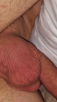 Il dolce culo rosa del figliastro viene sborrata nel suo buco stretto!