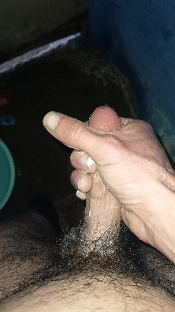 Morocco: 非常に熱い公共浴場でのマスターベーションと射精