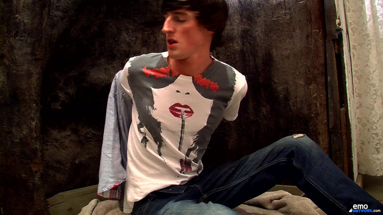 Homo Emo: Twink dotado recibe una buena carga
