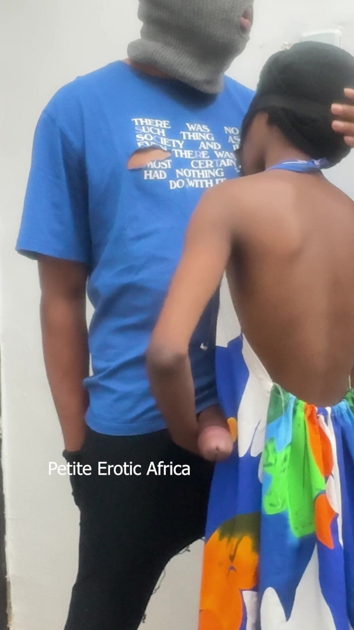 Petite Erotic Africa: Troppo stretto per entrare