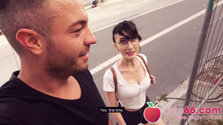Dates66: Неслухняний! Маленька студентка Лу Несбіт відтрахана! (англійською)