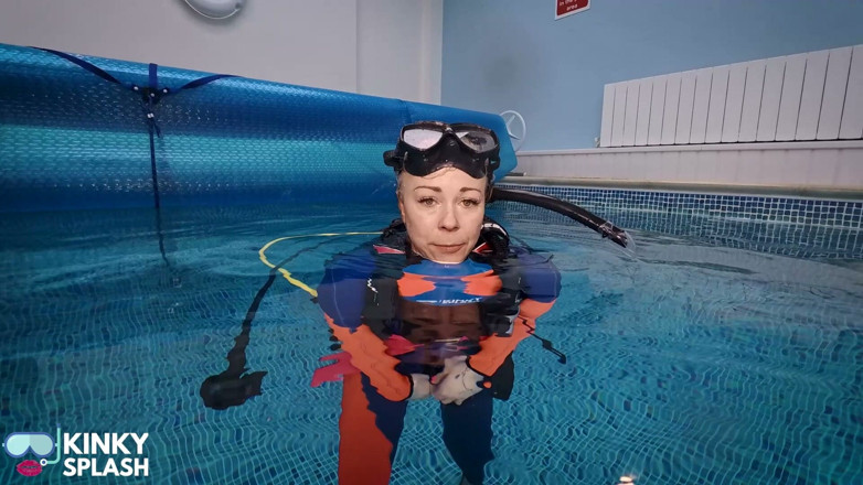 UKCuteGirl Lucy Lauren: Retiro de buceo día 2 - plug brillante astuto descubierto por mi...