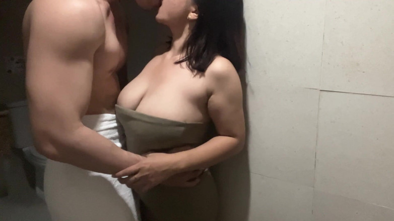 Dasy: Horny Aunty