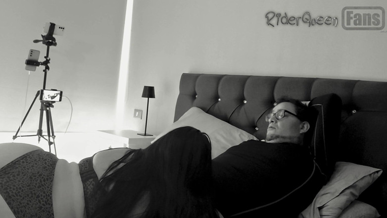 Riderqueen: Suck Dick Spouse - Video pentru fani