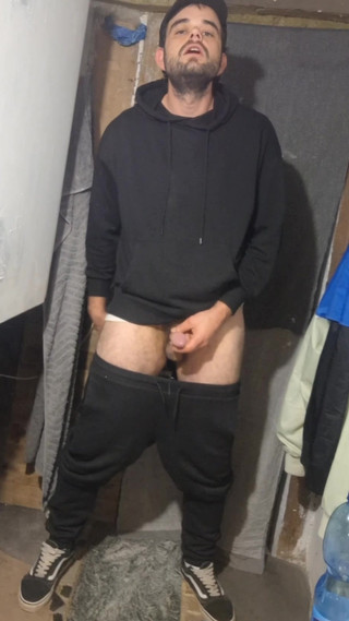 jerkofflover: 버려진 건물에서 사정하는 스케이터