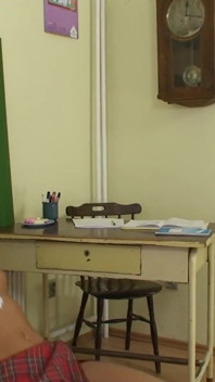 Šukání studentky a stříkání na její obličej