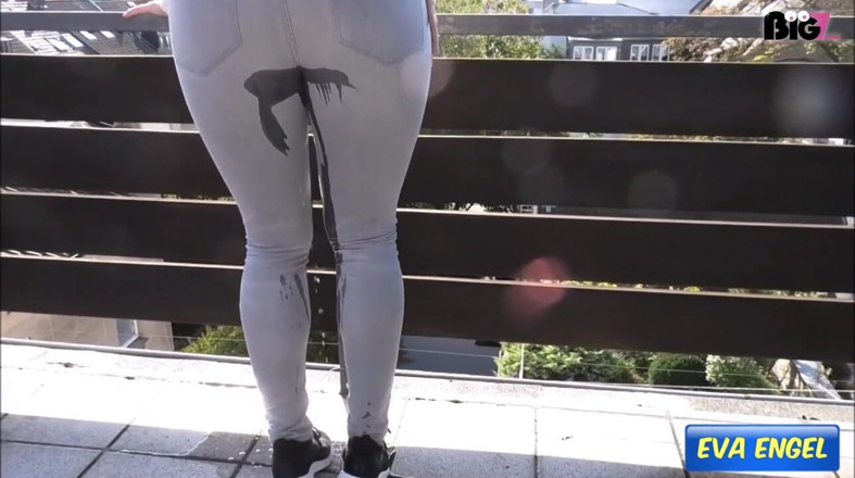 Eva Engel: Denim Piss
