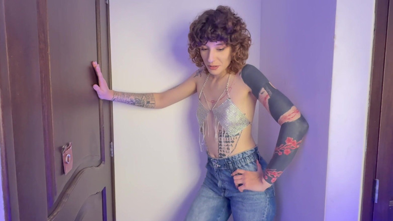 Michelle Kink: เงี่ยนมากและขายหน้า ฉันเปียกกางเกงยีนส์ของฉัน