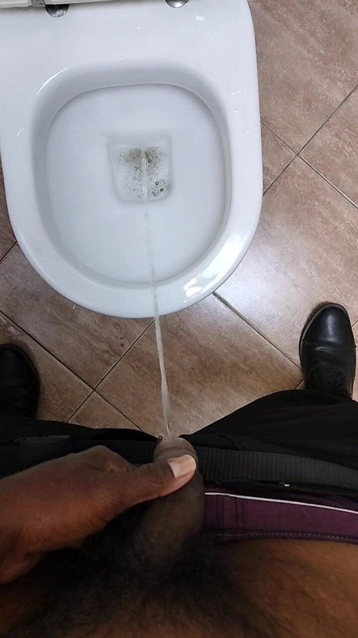 Blackcock83: Đi tiểu &amp; thủ dâm