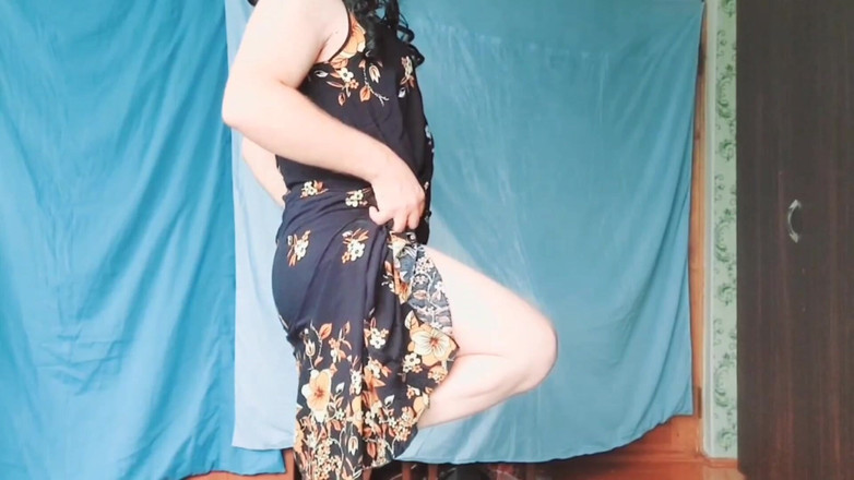 Kitty_Cross: 华丽的娘娘腔笑，同时在舞台上跳舞诱人