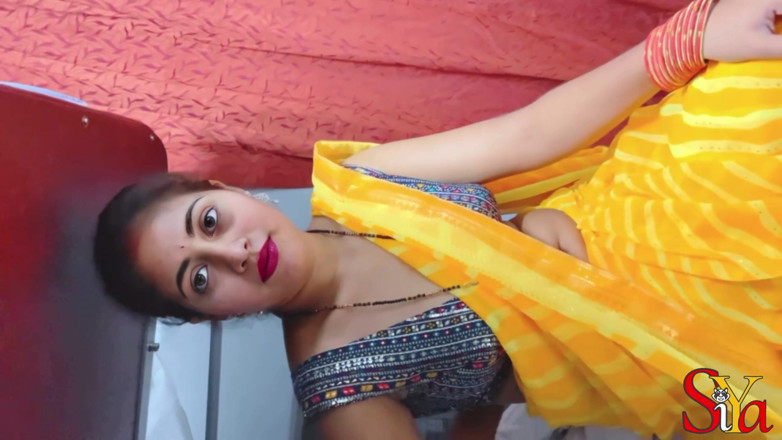 Vicky Siya: Медовый месяц индианки Siya Bhabhi в поезде со странным пассажиром