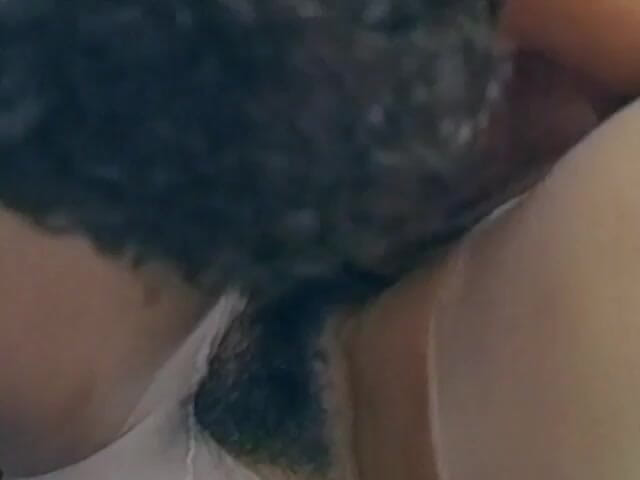 Deutsche XXX Filme: आकर्षक जर्मन पत्नी अपनी बालों वाली चूत को दो युवा लंडों द्वारा नष्ट कर रही है